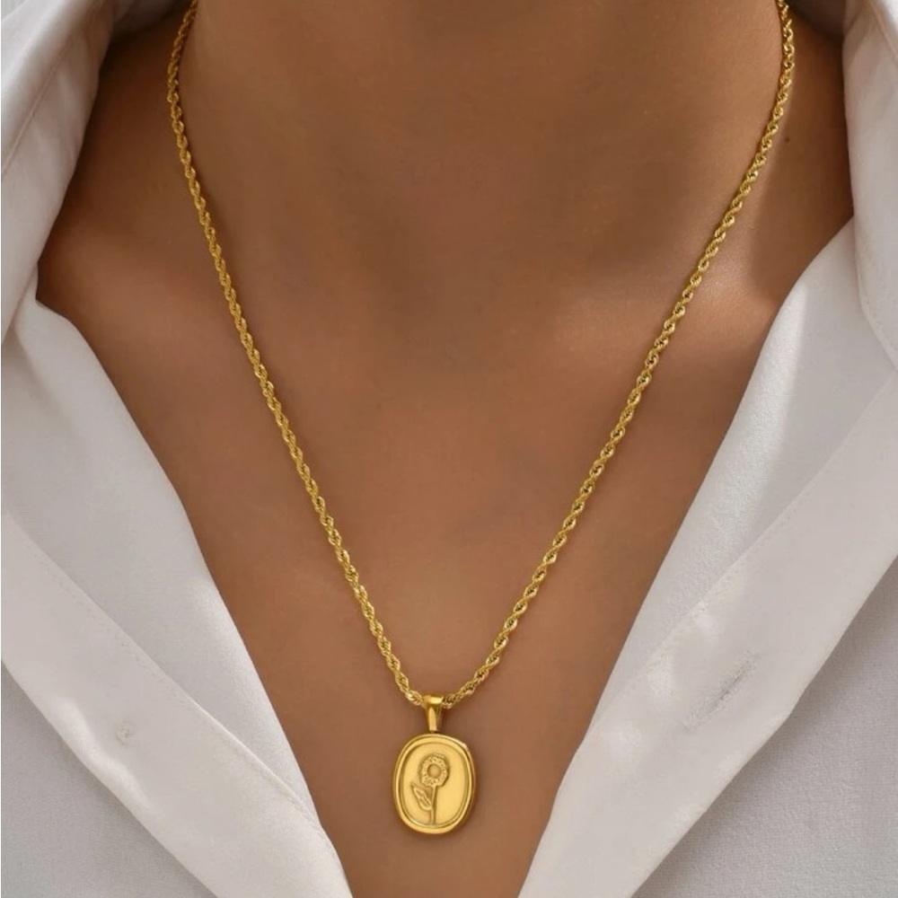 18K Yellow Gold Sunflower Frosted Coin Pendant Twisted Rope Necklace - Picture 13 of 16